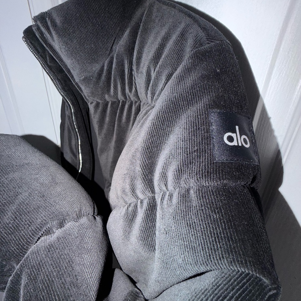ALO Yoga Black Jacket - Picture 3 of 6